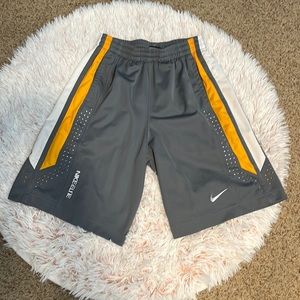 Nike boys size M Basketball shorts